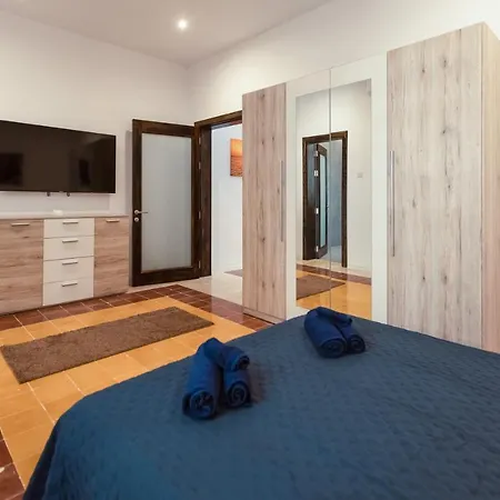 Collection - San Pawl